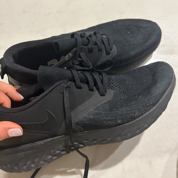 Nike black sneakers in size 9 - Picture 1 of 4